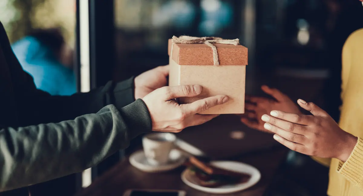 Je klanten bedanken? Zo zit het fiscaal met relatiegeschenken en representatiekosten