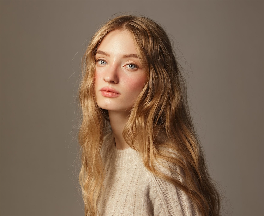 woman with long blonde hair