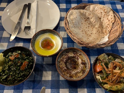 ¿Cómo escoger un buen restaurante cuando se viaja?