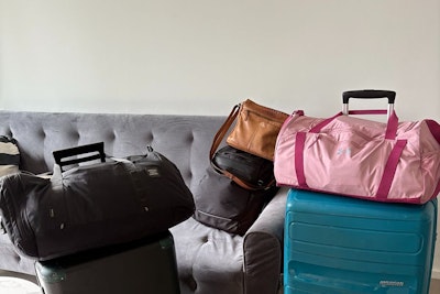 ¿Qué llevar en la maleta de mano para un vuelo largo?