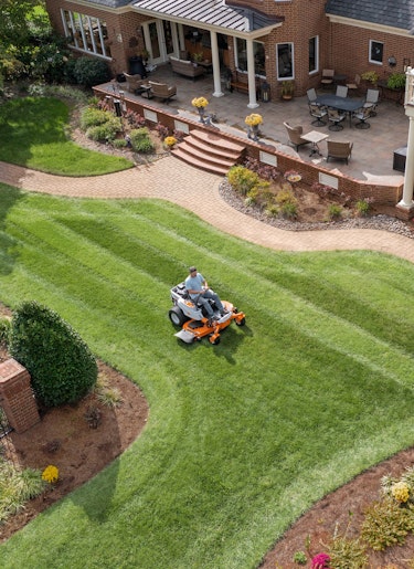 RZ 261 Zero Turn Homeowners mowing lawn using STIHL zero turn mower