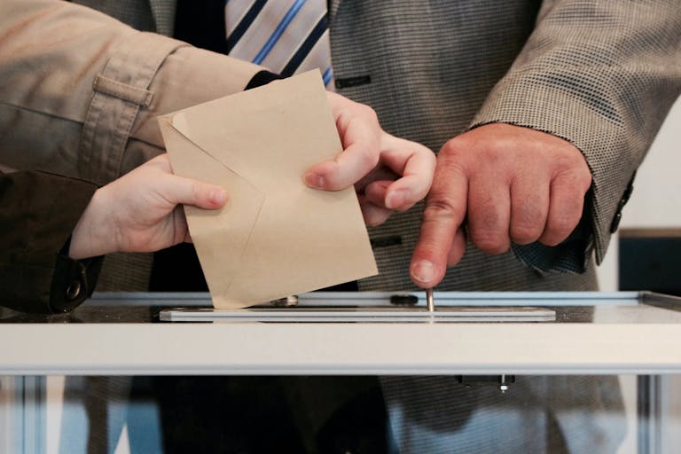 A child and their mom voting in the French presidential election. Photo by Arnaud Jaegers.