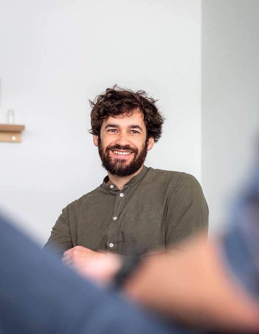 Teamfoto – Mitarbeiterporträt – Matthias Porträt eines Peeris