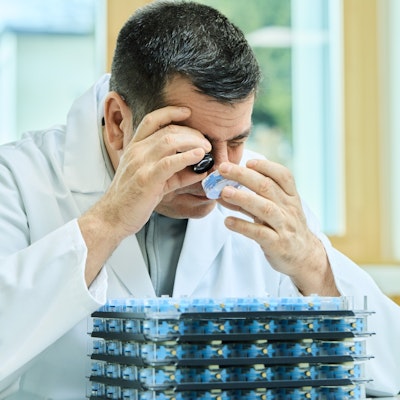 Etape de la certification, Contrôle visuel du numéro de gravage