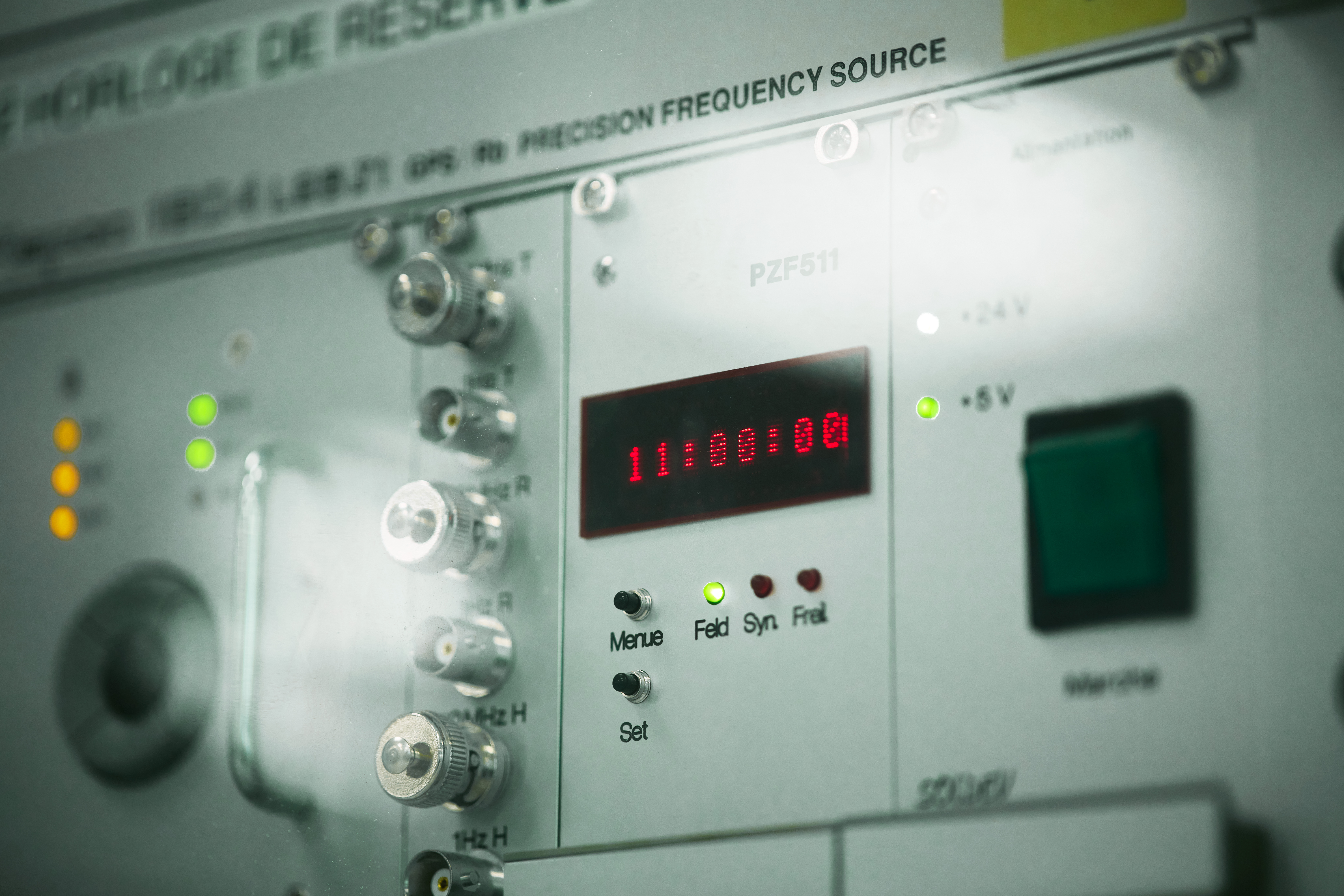 Horloge atomique, base de temps