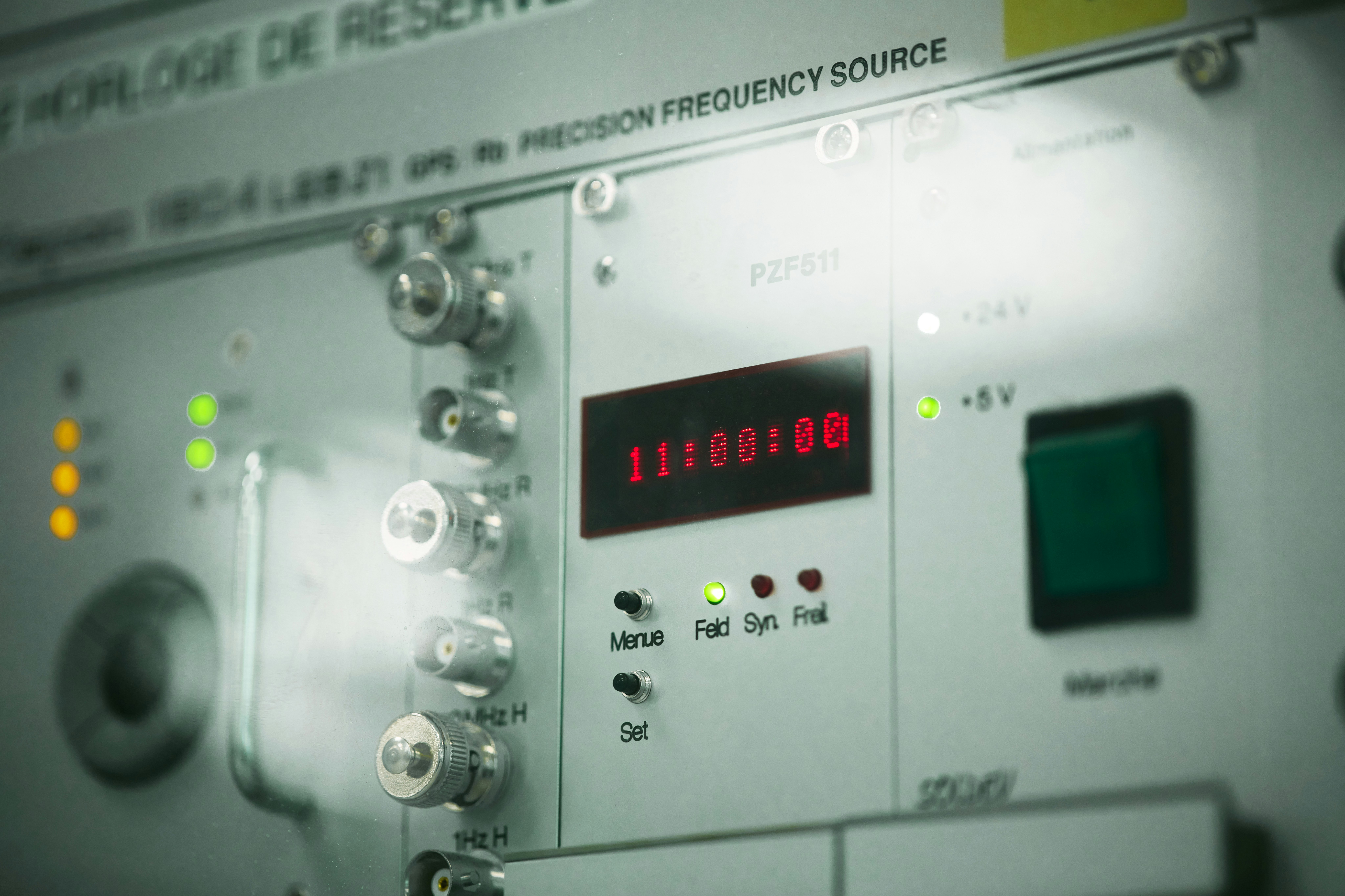 Horloge atomique, base de temps