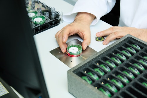 Etape de la certification, contrôle des numéros de gravage en automatique