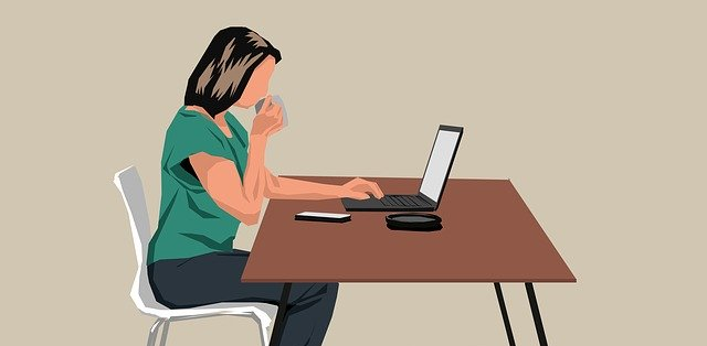 Mujer con ordenador