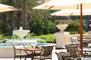 Outdoor dining next to a fountain