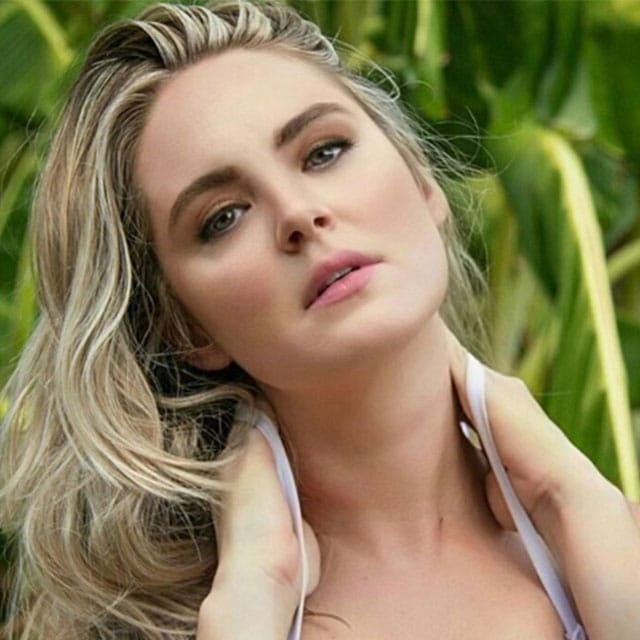 woman with blonde hair