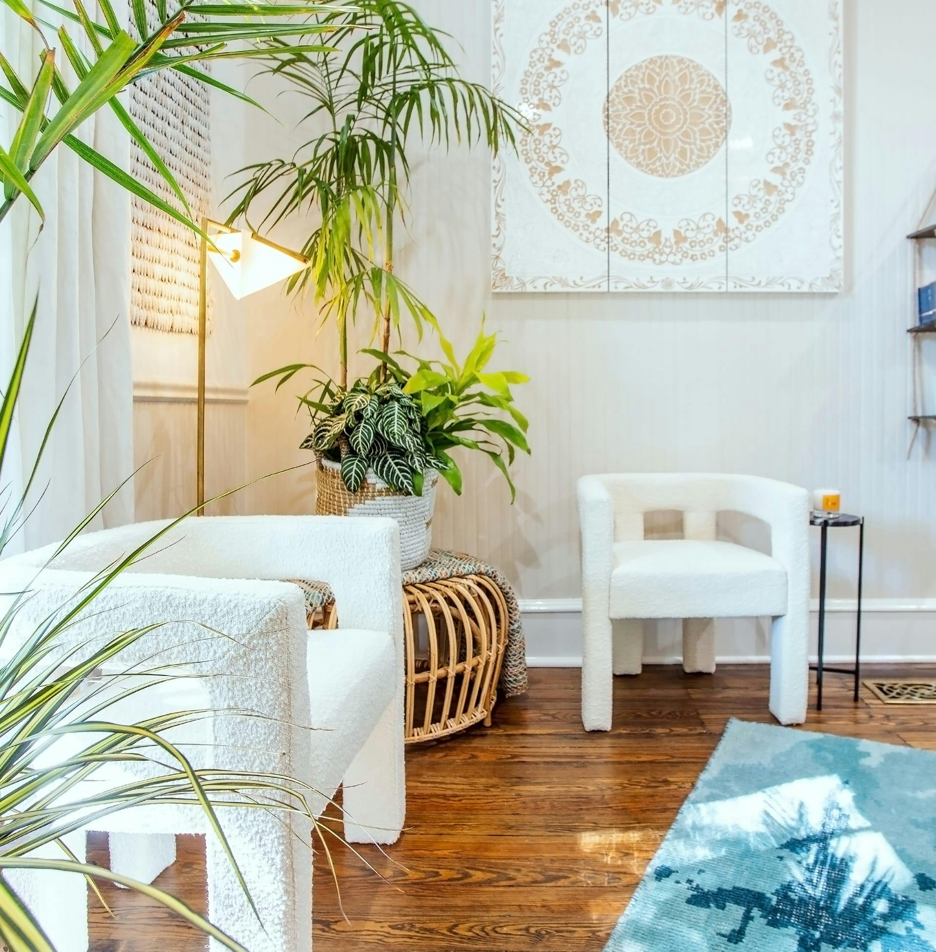 2 white seats in waiting room