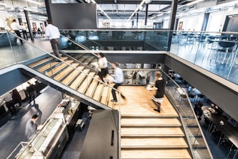 Entrada principal para los empleados de Swiss Re