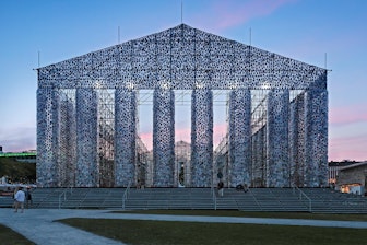 Picture: NUSSLI built a gigantic scaffolding framework to serve as the basic structure for "The Parthenon of Books".
