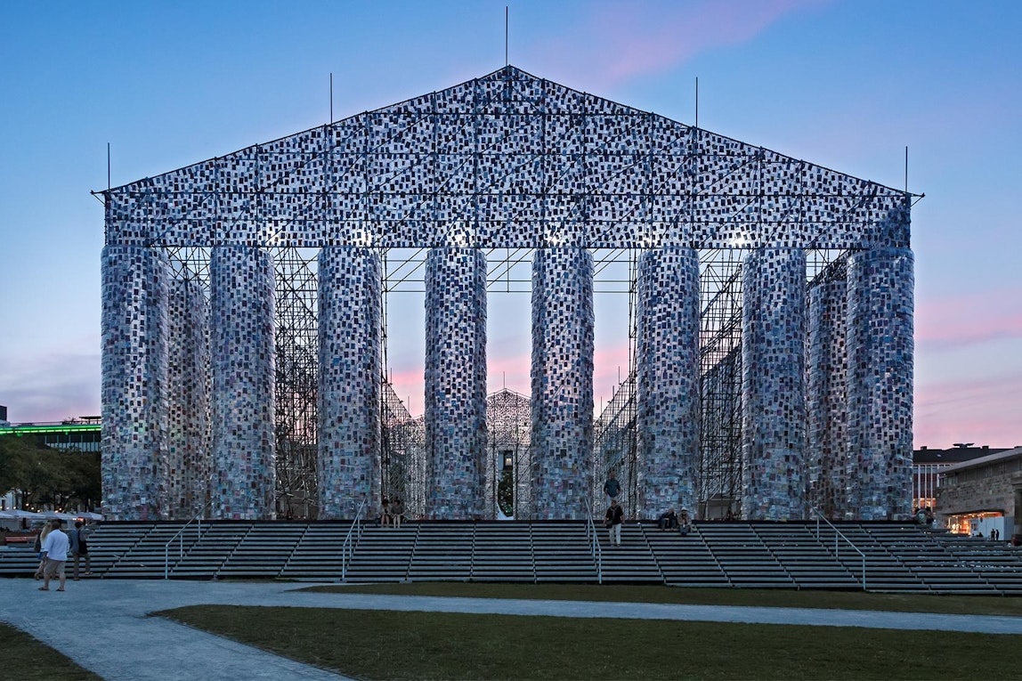NUSSLI construye una enorme estructura de armazón como construcción base para «The Parthenon of Books».