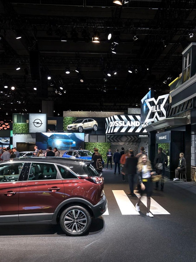 Bild: Ganz im Sinne der Natur realisierte AMBROSIUS den 4000 Quadratmeter grossen, begrünten Messestand von Opel. Bild: Ganz im Sinne der Natur realisierte AMBROSIUS den 4000 Quadratmeter grossen, begrünten Messestand von Opel.