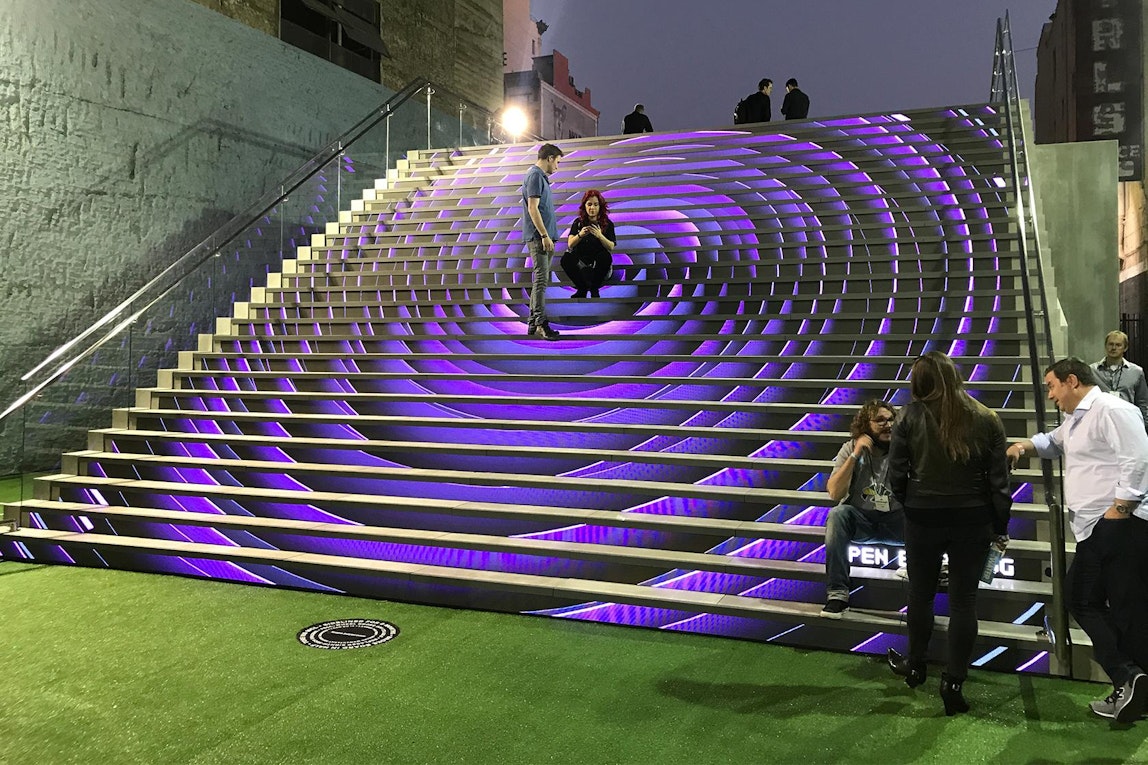 Bild: NÜSSLI konstruierte und errichtete sämtliche Komponenten der Bayer Leaps Staircase und des Auditoriums.