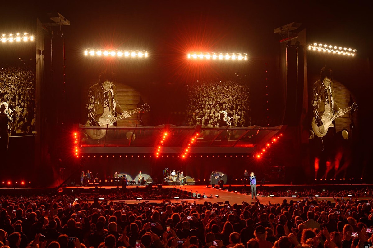 Imagen: Un total de 8400 seguidores de los Stones los aclamaron en las gradas que NUSSLI construyó en colaboración con E
