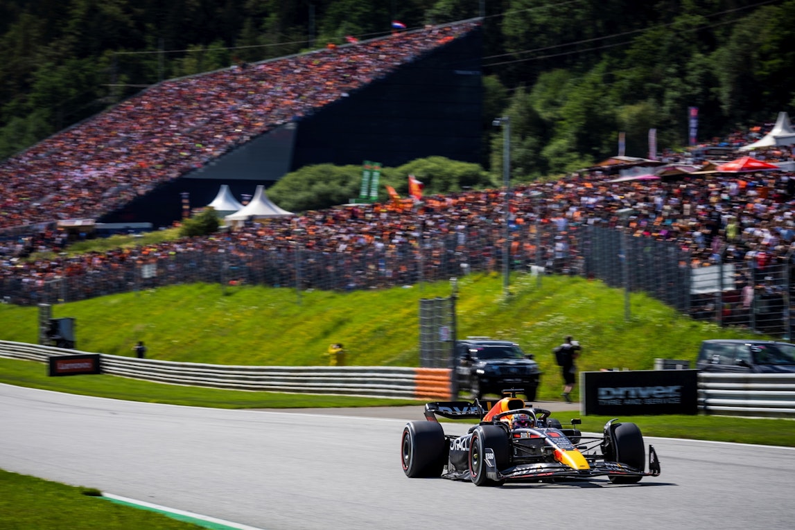 Imagen: Para el Gran Premio de Austria de Fórmula 1 en Spielberg, NUSSLI construyó varias gradas, puentes y un arco.