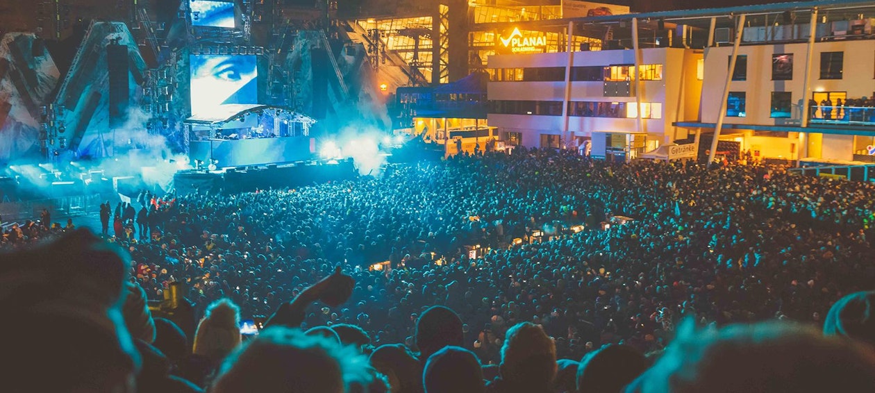 The light, pyrotechnic and laser shows, truly made the stage shine. The light, pyrotechnic and laser shows, truly made the stage shine.