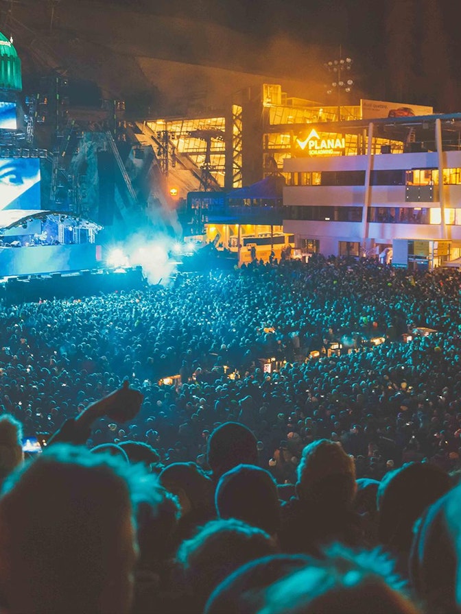 Die Licht-, Pyrotechnik- und Lasershow liess die Bühne strahlen Die Licht-, Pyrotechnik- und Lasershow liess die Bühne strahlen