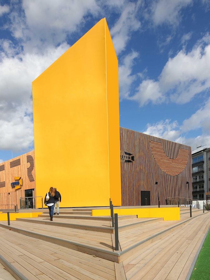NUSSLI realizó el pabellón de marca diseñado de manera sostenible y creó un mundo de experiencias, incluido un mirador en el centro de Düsseldorf. NUSSLI realizó el pabellón de marca diseñado de manera sostenible y creó un mundo de experiencias, incluido un mirador e