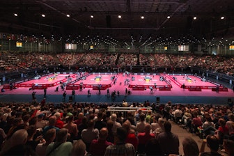Imagen: Un total de 8000 seguidores se reunieron en el Center Court, el ambiente fue fabuloso.