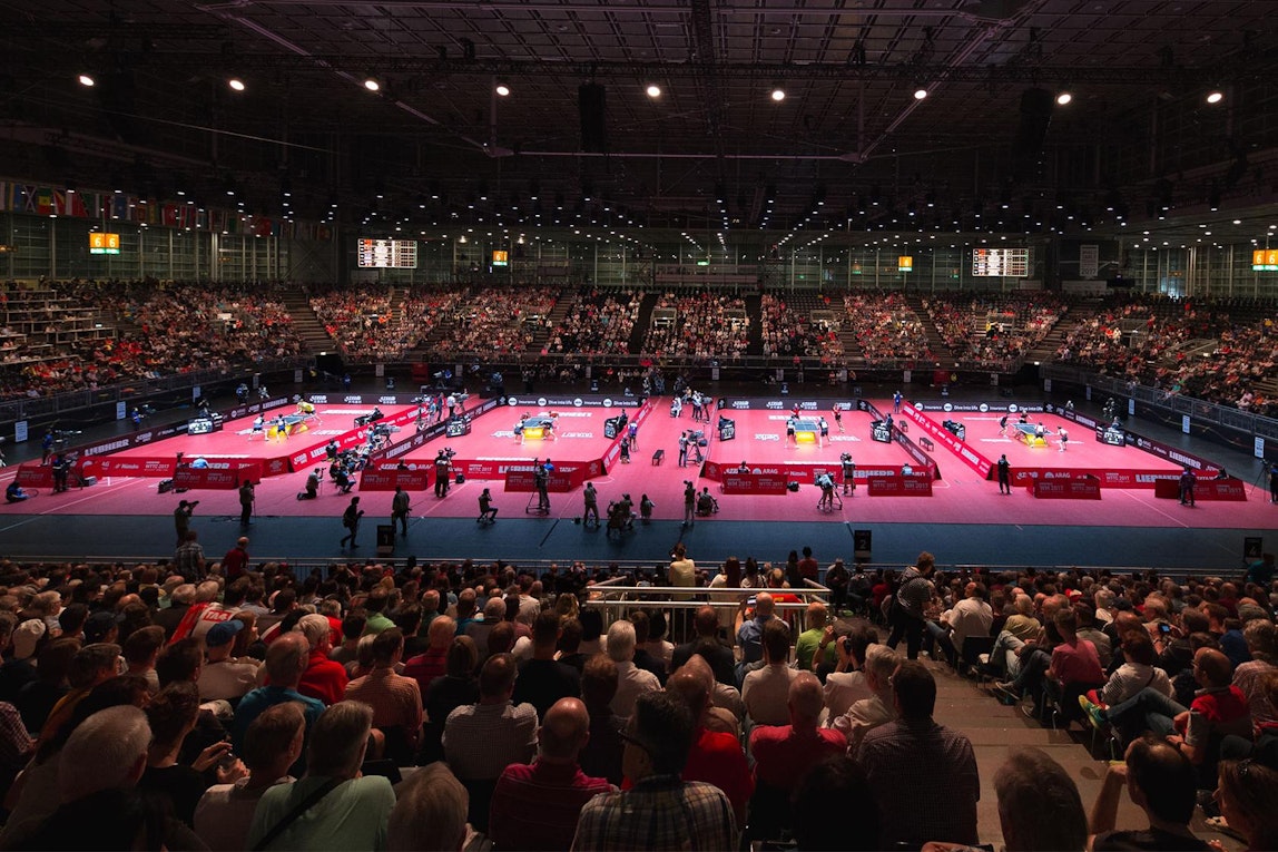 Picture: A total of 8,000 feverish fans created an electrifying mood on the NUSSLI premium grandstands in the Center Cou