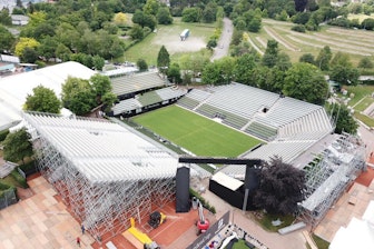 NUSSLI amplió la pista central del club de tenis Weissenhof con una grada premium.