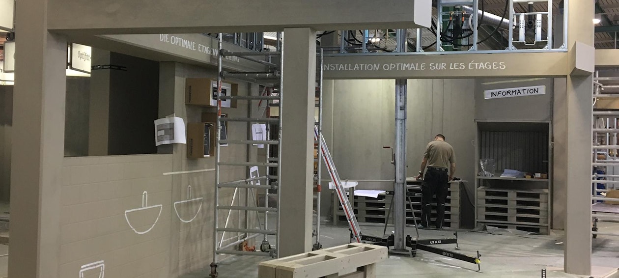 Bild: Detailgetreu präsentierte sich dem Messebesucher ein Wohnhaus im Rohbau; Boden, Wände, Handwerkerutensilien, Geräte und Kabel – alles Grau in Grau. Bild: Detailgetreu präsentiert sich dem Messebesucher ein Wohnhaus im Rohbau; Boden, Wände, Handwerkerutensilien, Geräte