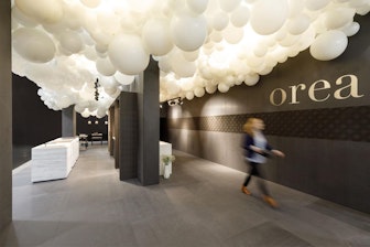 Bild: NÜSSLI war verantwortlich für den extravaganten Messeauftritt von Küchenbauer Orea.