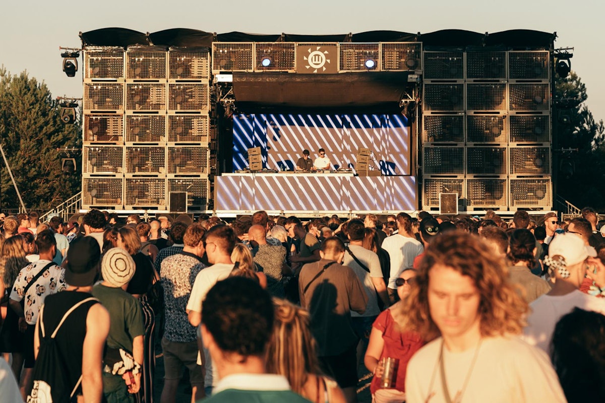 El equipo de NUSSLI construyó varios escenarios y otras estructuras para eventos