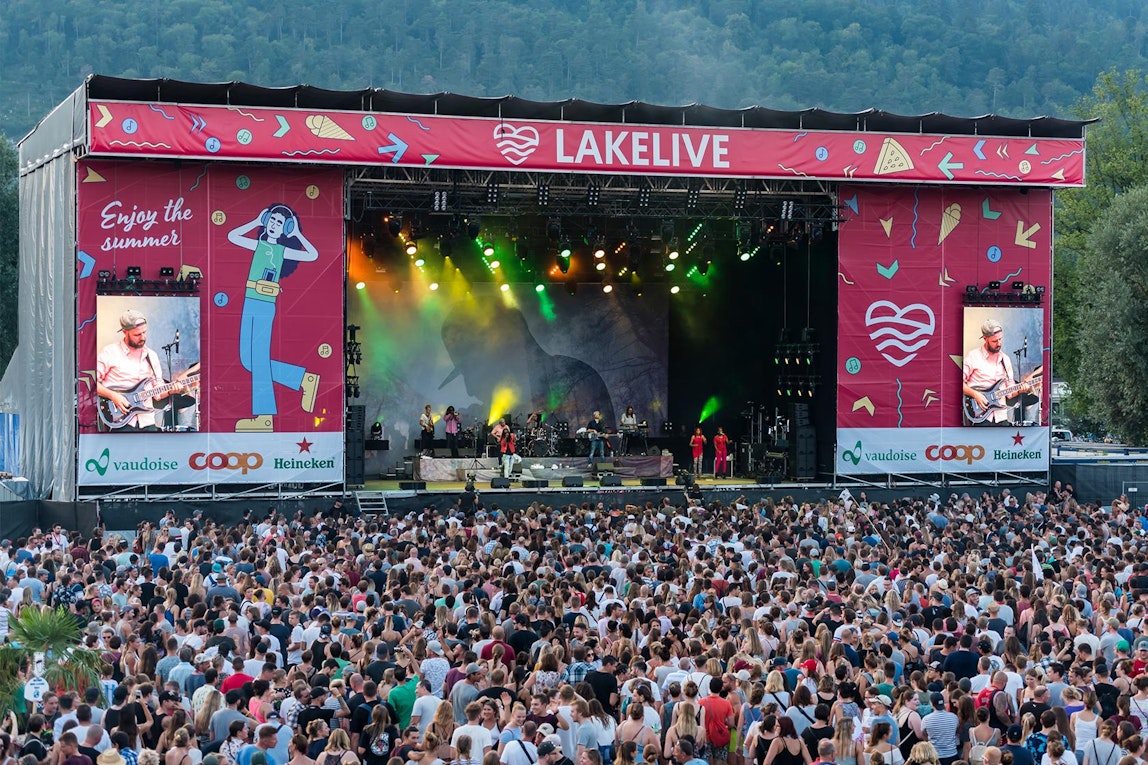 The NUSSLI crew set up the music stage and a double grandstand with a central VIP platform for the festival.