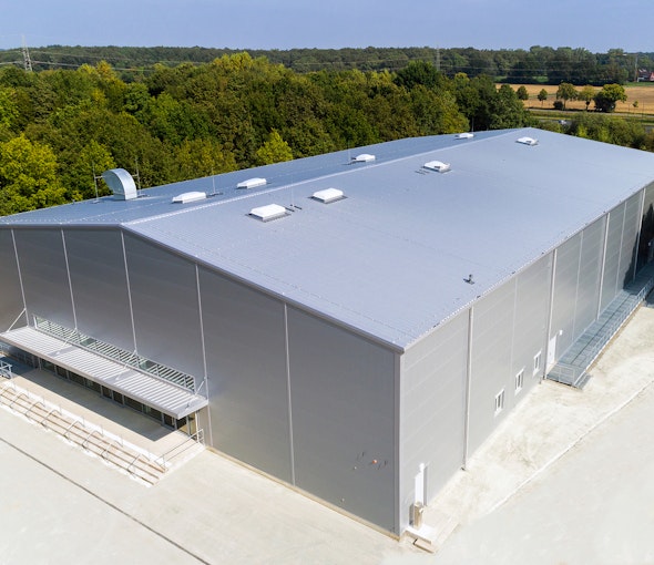 Spanning across 450 m2 of floor space, the foyer of the interim lecture hall is also suitable for larger events.