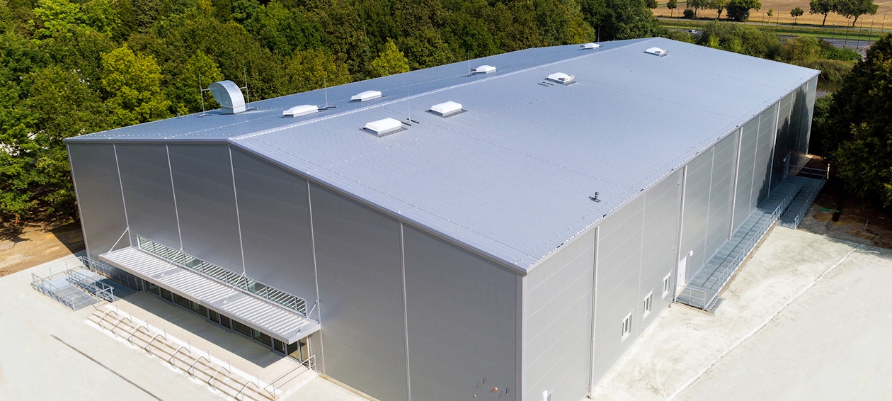 Spanning across 450 m2 of floor space, the foyer of the interim lecture hall is also suitable for larger events.