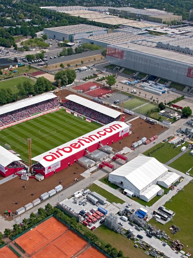 Estadio temporal del Fortuna Düsseldorf, 2011 Estadio temporal del Fortuna Düsseldorf, 2011