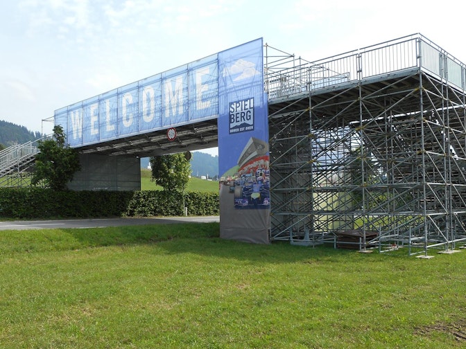 Image: For the Formula 1 Austrian Grand Prix in Spielberg, NUSSLI realized several grandstands, bridges, and an archway. Image: For the Formula 1 Austrian Grand Prix in Spielberg, NUSSLI realized several grandstands, bridges, and an archway.