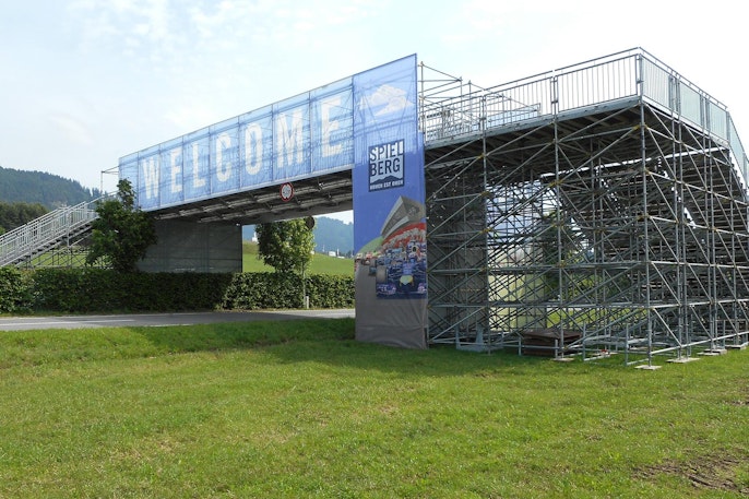 Bild: Für den Formel 1 Grossen Preis von Österreich in Spielberg realisierte NÜSSLI mehrere Tribünen, Brücken und einen