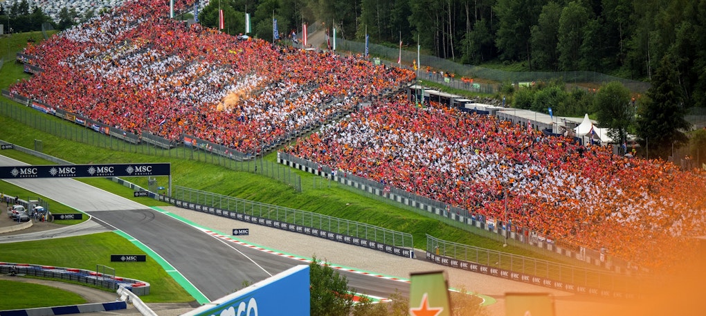 Imagen: Para el Gran Premio de Austria de Fórmula 1 en Spielberg, NUSSLI construyó varias gradas, puentes y un arco. Imagen: Para el Gran Premio de Austria de Fórmula 1 en Spielberg, NUSSLI construyó varias gradas, puentes y un arco.