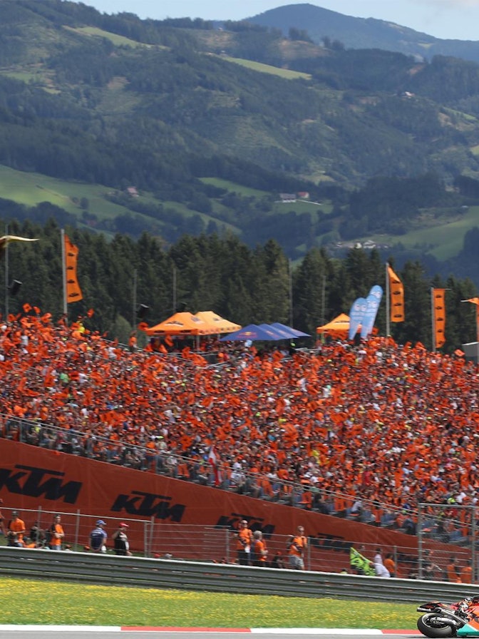 Image: For the Austrian MotoGP in Spielberg, NUSSLI realized the “Center” grandstand with over 8,200 seats, as well as four additional grandstand installations along the circuit. Image: For the Austrian MotoGP in Spielberg, NUSSLI realized the “Center” grandstand with over 8,200 seats, as well as f