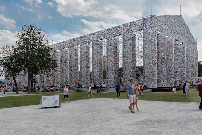 Picture: NUSSLI built a gigantic scaffolding framework to serve as the basic structure for "The Parthenon of Books".