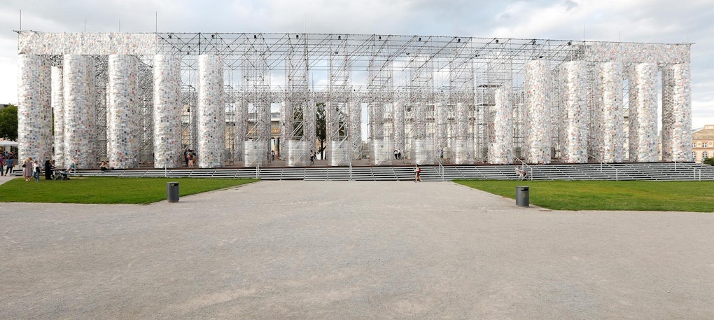 Leyenda de la foto: NUSSLI construye una enorme estructura de armazón como construcción base para «The Parthenon of Books». Leyenda de la foto: NUSSLI construye una enorme estructura de armazón como construcción base para «The Parthenon of Book
