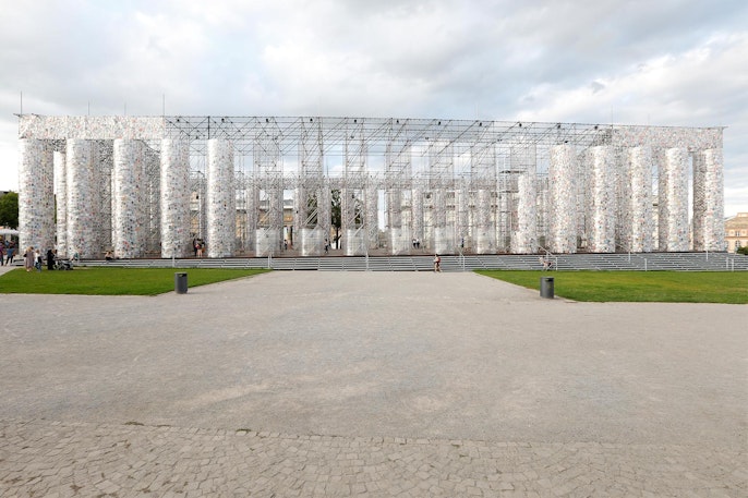 Picture: NUSSLI built a gigantic scaffolding framework to serve as the basic structure for "The Parthenon of Books".