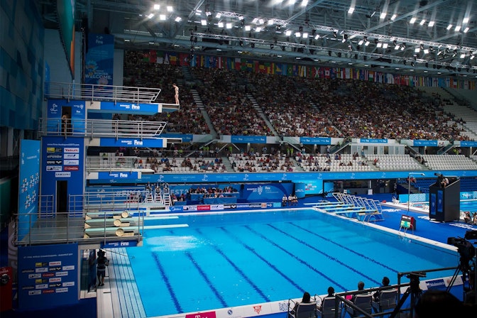 Bild: Für die 17. FINA Schwimm- WM in Budapest erweitert NÜSSLI die Danube Arena mit zusätzlichen 9000 Zuschauerplätzen.