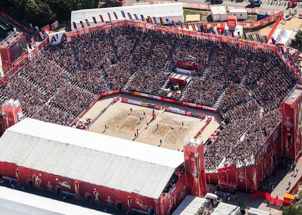 Image: The beach volleyball arena that NUSSLI built for the World Championship in Vienna accommodated 10,000 spectator seats, of which 2,000 were roofed VIP seats. Image: The beach volleyball arena that NUSSLI built for the World Championship in Vienna accommodated 10,000 spectator s