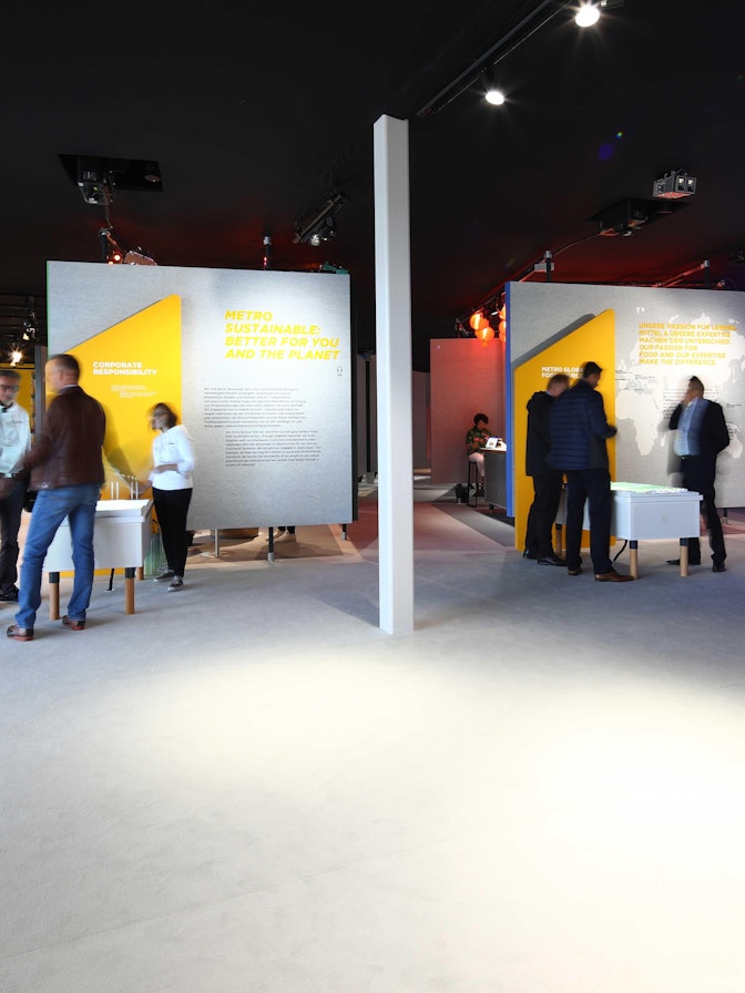 NUSSLI realizó el pabellón de marca diseñado de manera sostenible y creó un mundo de experiencias, incluido un mirador en el centro de Düsseldorf. NUSSLI realizó el pabellón de marca diseñado de manera sostenible y creó un mundo de experiencias, incluido un mirador e