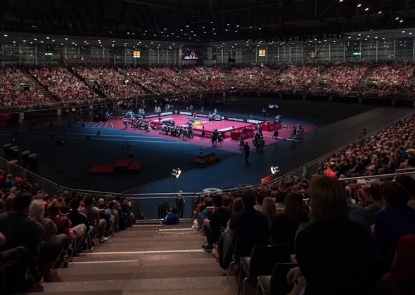 Imagen: Un total de 8000 seguidores se reunieron en el Center Court, el ambiente fue fabuloso. Imagen: Un total de 8000 seguidores se reunieron en el Center Court, el ambiente fue fabuloso.