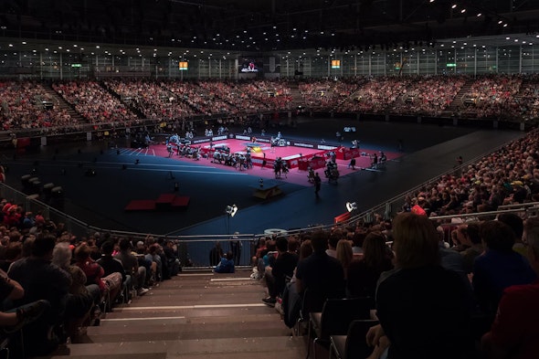 Imagen: Un total de 8000 seguidores se reunieron en el Center Court, el ambiente fue fabuloso.