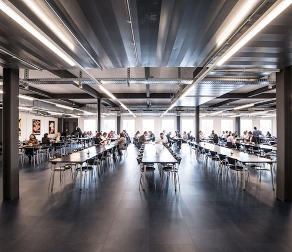 Generous buffet installation for a wide range of freshly prepared dishes. Generous buffet installation for a wide range of freshly prepared dishes.
