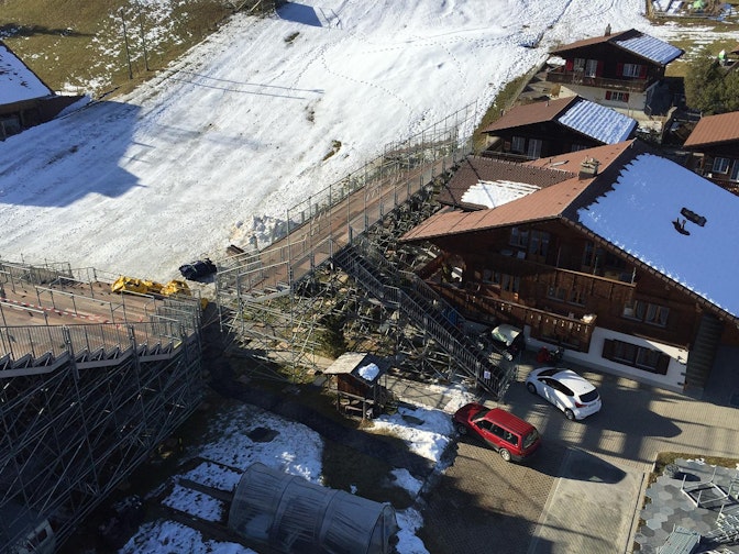 Bild: Für den öffentlichen Verkehr und die Fussgänger integriert NÜSSLI eine Überbrückung mit Tunnel. Bild: Für den öffentlichen Verkehr und die Fussgänger integriert NÜSSLI eine Überbrückung mit Tunnel.