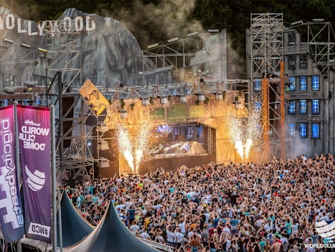 Image: The 20-meter-high and 60-meter-wide stage construction spanned the entire width of the stadium. Image: The 20-meter-high and 60-meter-wide stage construction spanned the entire width of the stadium.